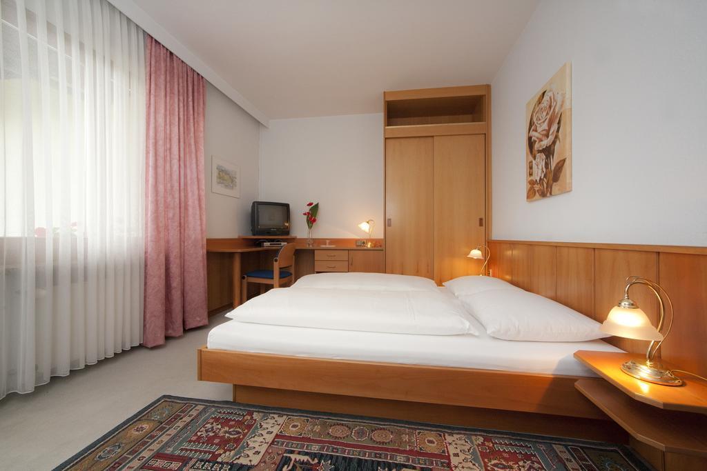 Beautyfarm Landhaus Servus Velden am Wörthersee Szoba fotó
